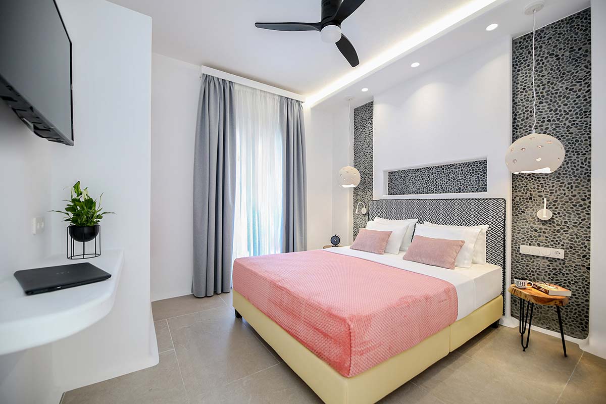Υπνοδωμάτιο της Two-Bedroom Villa με μοντέρνο σχεδιασμό και διπλό κρεβάτι